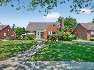 17386 Beverly Road, Beverly Hills Vlg, MI 48025