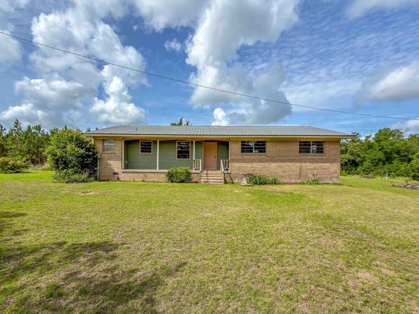 2555 Hollister Road , Marianna, FL 32446