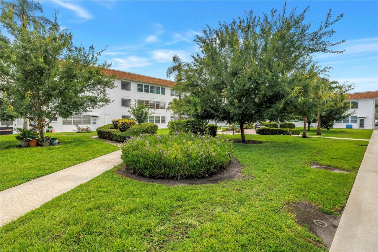 5729 13th Avenue N, Unit 102D, Saint Petersburg, FL 33710 Photo