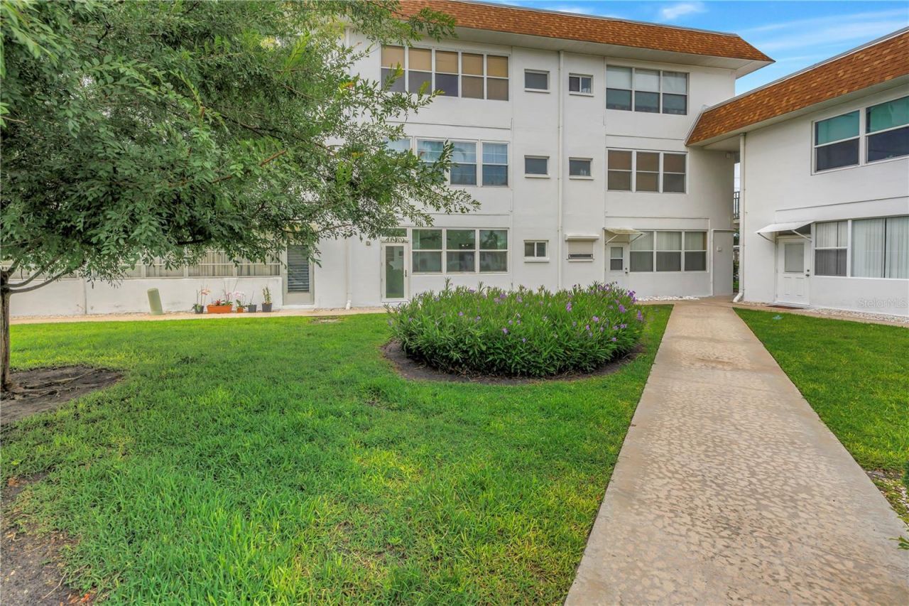 5729 13th Avenue N, Unit 102D, Saint Petersburg, FL 33710 Photo