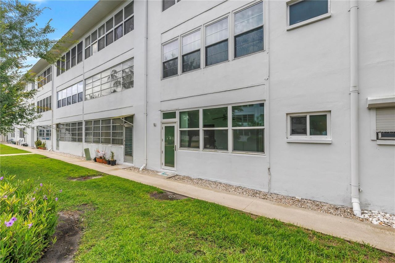 5729 13th Avenue N, Unit 102D, Saint Petersburg, FL 33710 Photo