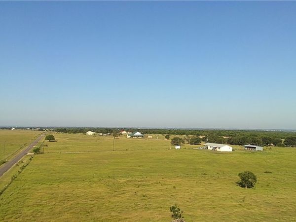 682 W Somers Lane, Axtell, TX 76624