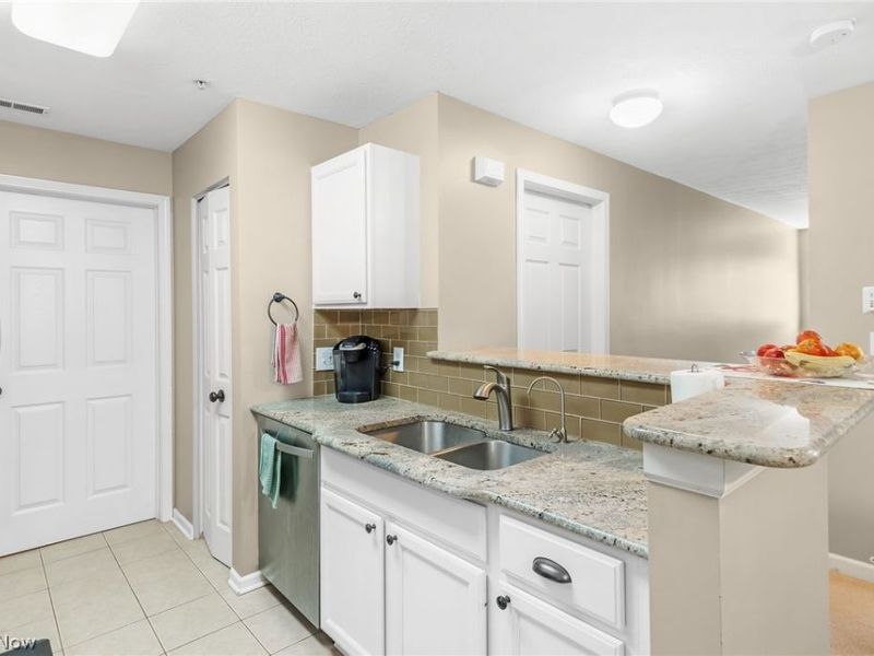 14943 Lenox Drive , Unit 523, Strongsville, OH 44136 Photo 12
