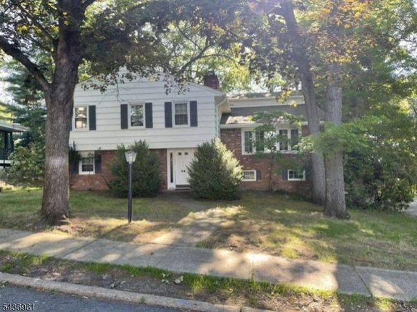 68 Dartmouth Rd, Wayne, NJ 07470