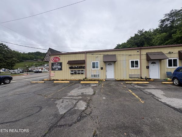 207 E Race St, Kingston, TN 37763