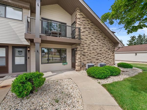 W176N9763 Rivercrest DRIVE, Germantown, WI 53022
