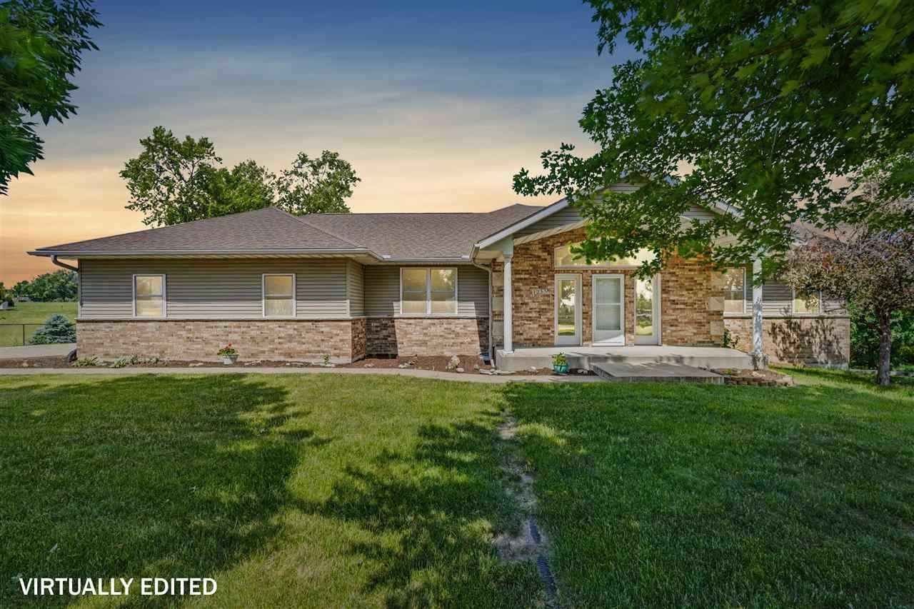 1253 Hillview Ct Ne, Swisher, IA 52338 Main Photo
