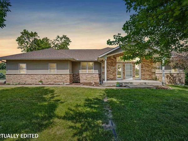 1253 Hillview Ct NE, Swisher, IA 52338