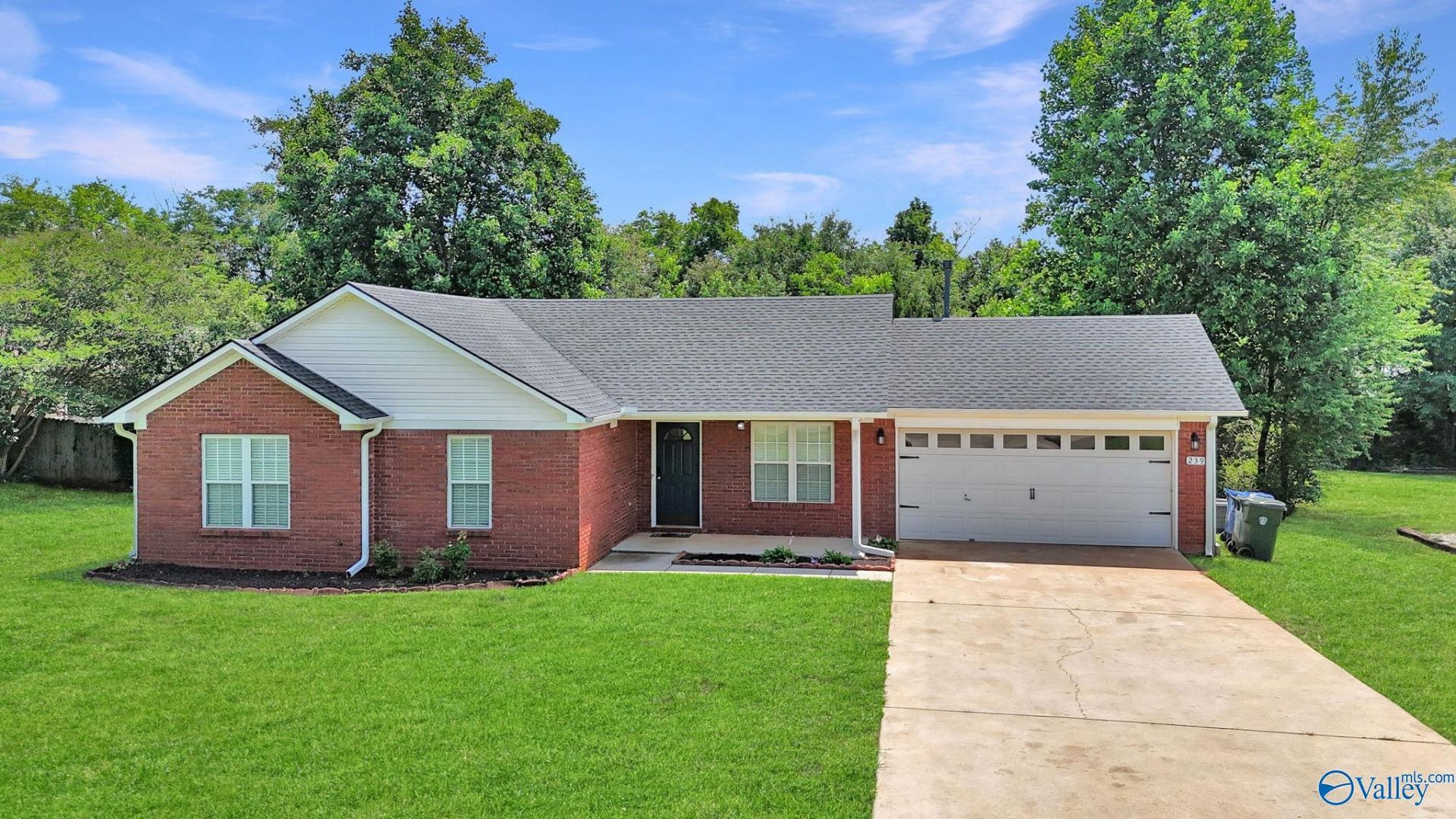 239 Falcon Ridge Drive, Huntsville, AL 35811 Main Photo