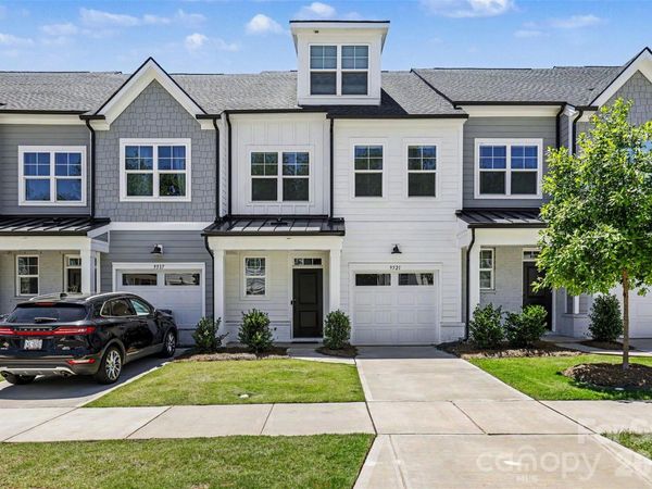 9521 Munsing Drive , Charlotte, NC 28269