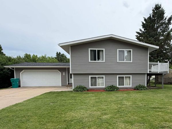 605 NW 10th Ave, Waseca, MN 56093