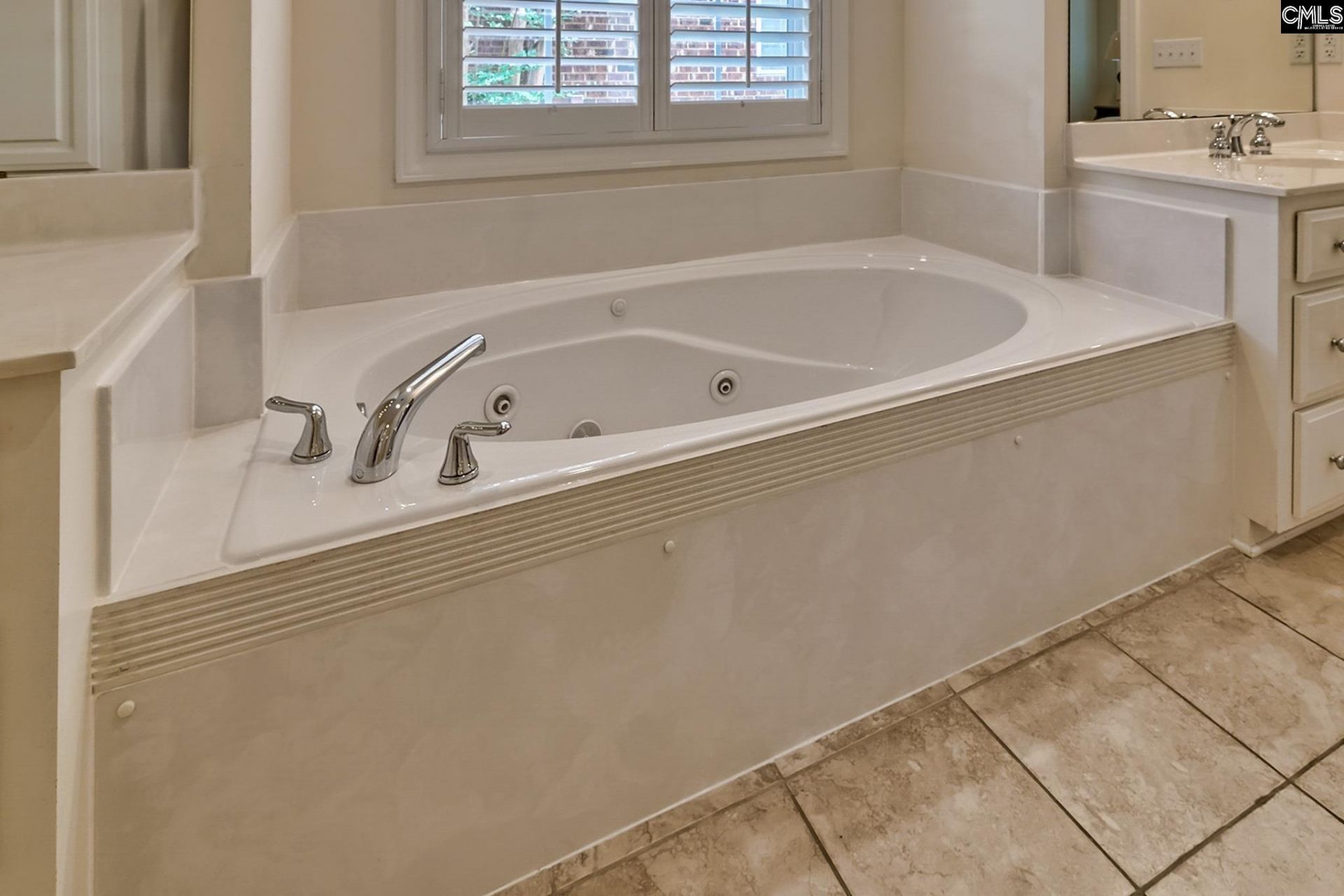 325 Chelmsford Way  Photo 17