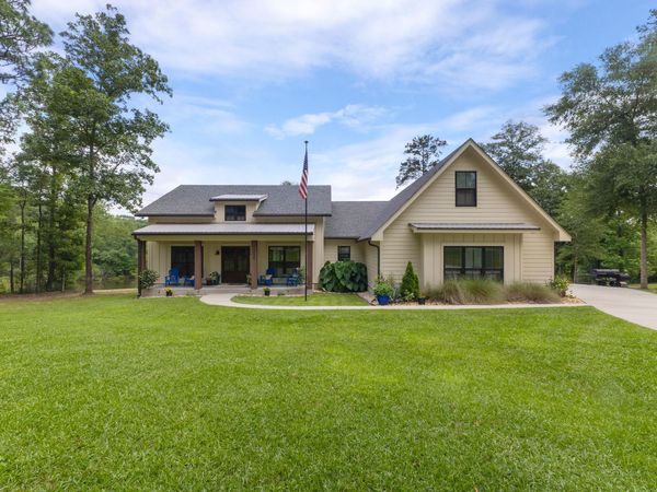 1222 Crestwood Dr., Hattiesburg, MS 39402