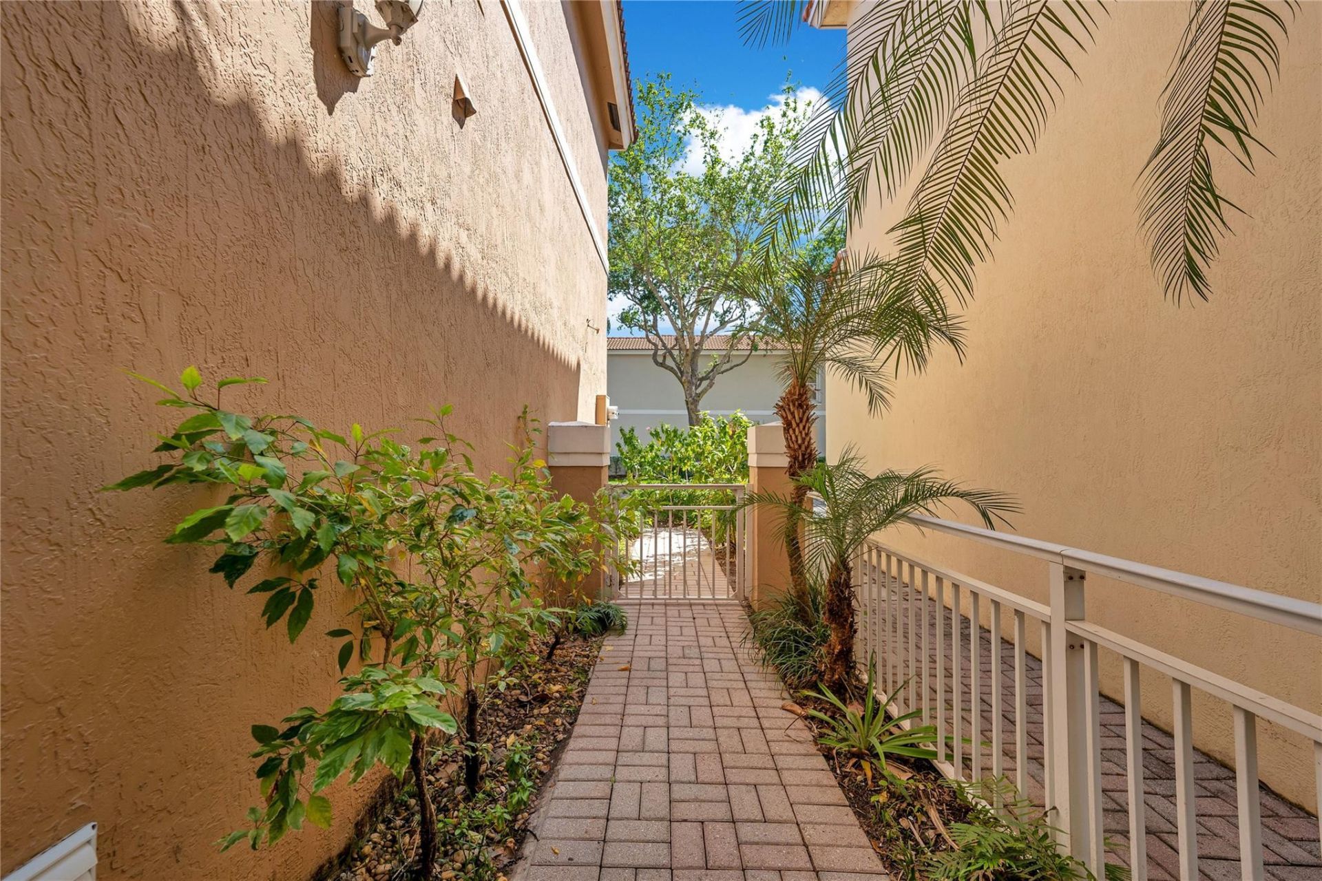 1840 Sweetbay Way, Hollywood, FL 33019 Photo