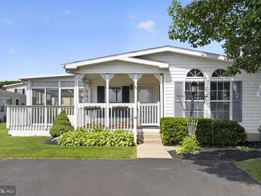 24 LONGWOOD COURT E, HARLEYSVILLE, PA 19438