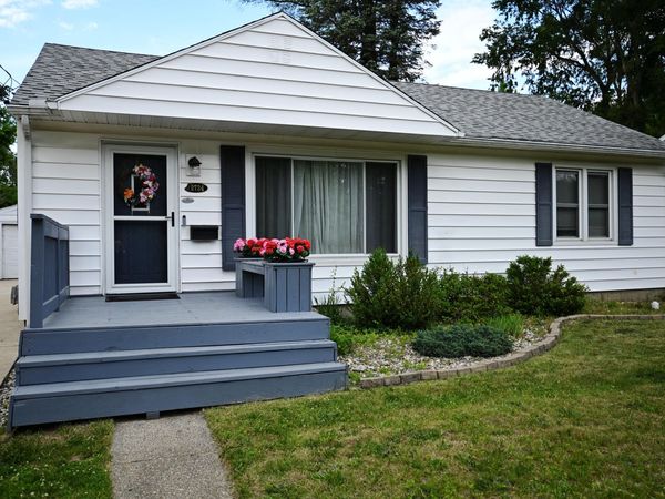 2734 Wellington Road, Kalamazoo, MI 49008