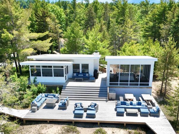 7566 Harbor Highway W, Glen Arbor, MI 49636