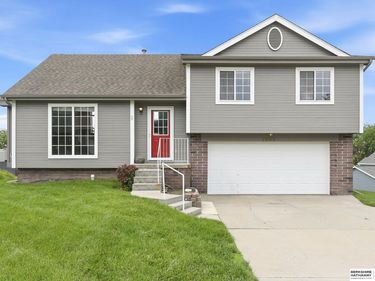 1905 Yorktown Street, Bellevue, NE 68123