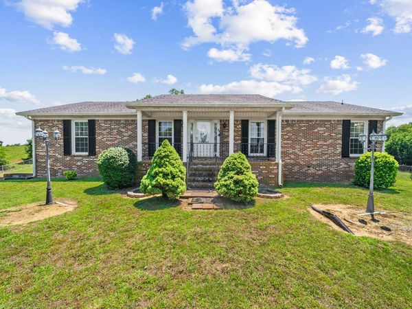 1826 Newcut Rd , Columbia, TN 38401