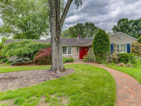 827 MOUNT AIRY ROAD, COLLEGEVILLE, PA 19426