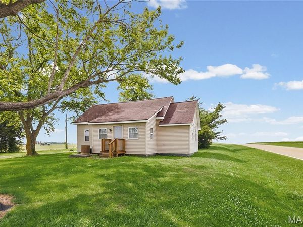 3914 New Church Rd , Pinckneyville, IL 62274