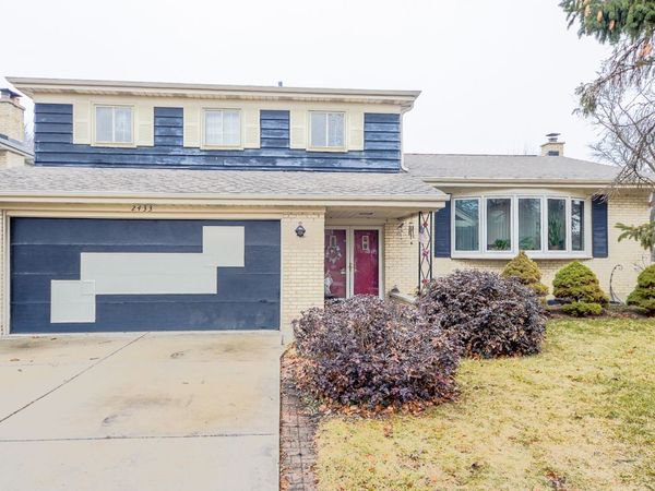 2433 S SHAG BARK Trail, Arlington Heights, IL 60005