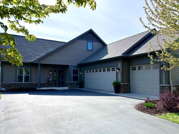 125 Highland Drive , Carver, MN 55315