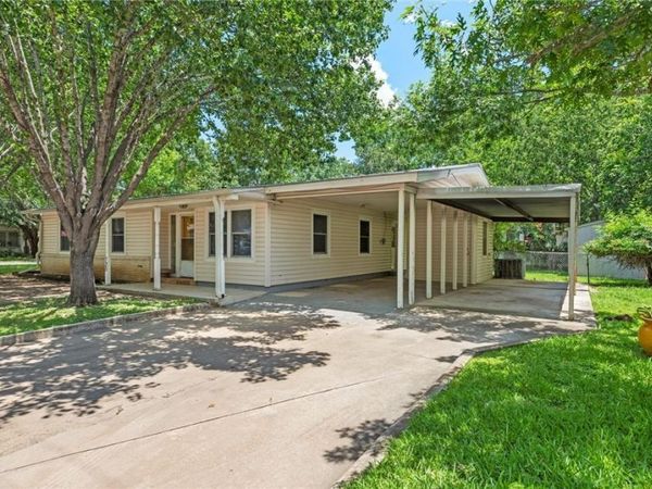 725 W Klingemann Street, New Braunfels, TX 78130