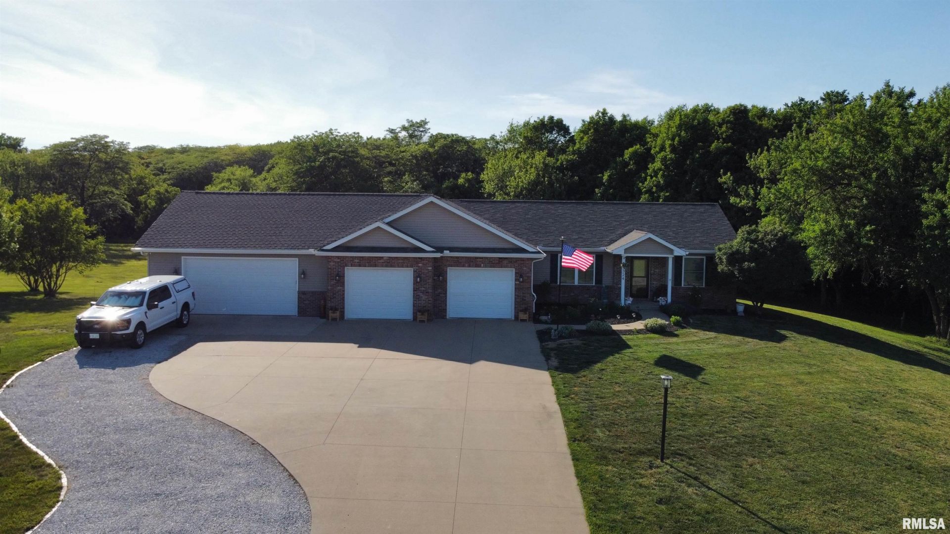 324 Casey Road, Farmington, IL 61531 Main Photo