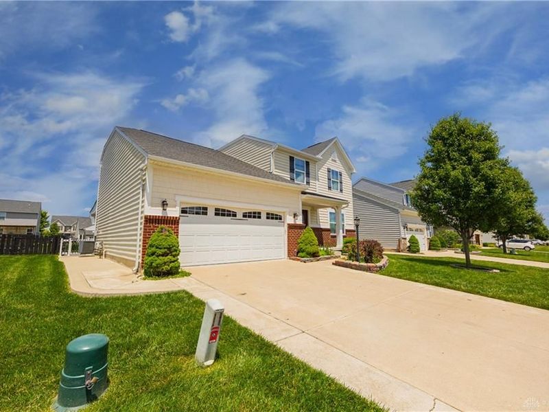 7116 Bluestream Drive, Tipp City, OH 45371 Photo 4