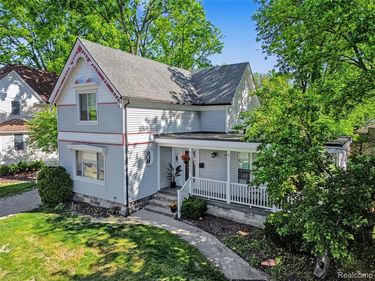 33614 Grand River Avenue , Farmington, MI 48335