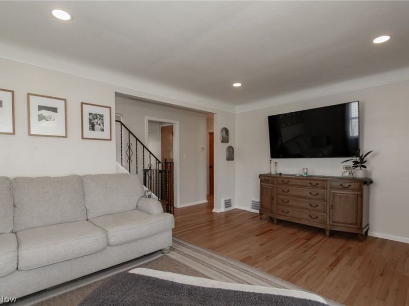 1297 Lander Road , Mayfield Heights, OH 44124 Photo 12