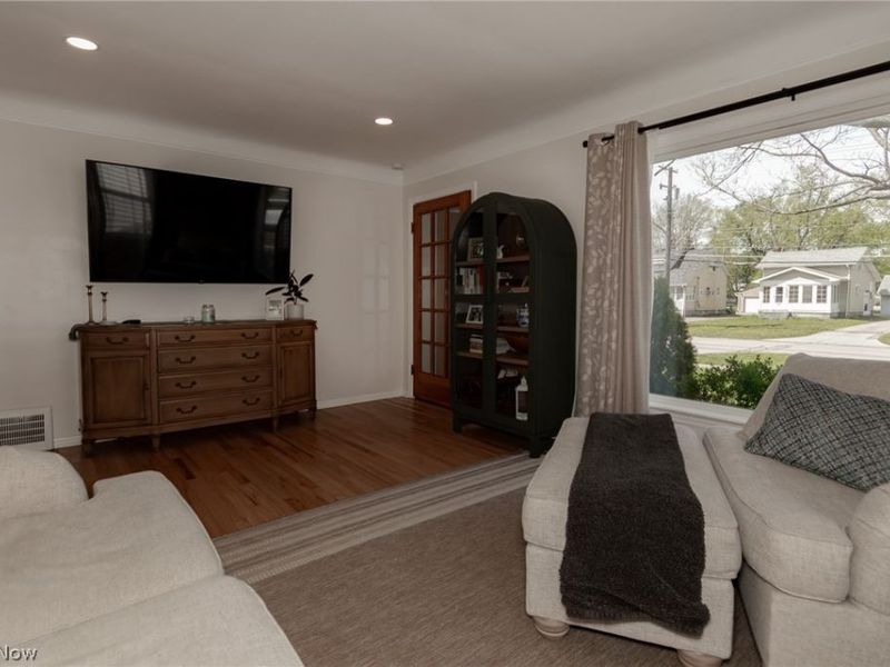 1297 Lander Road , Mayfield Heights, OH 44124 Photo 13