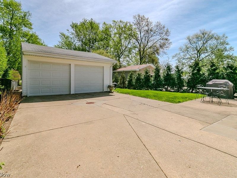 1297 Lander Road , Mayfield Heights, OH 44124 Photo 4