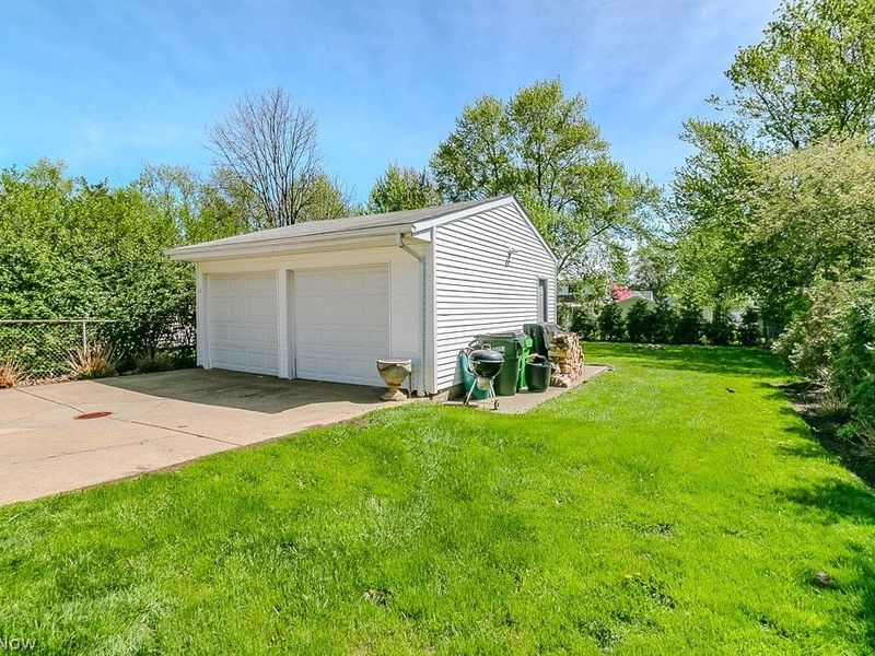 1297 Lander Road , Mayfield Heights, OH 44124 Photo 5
