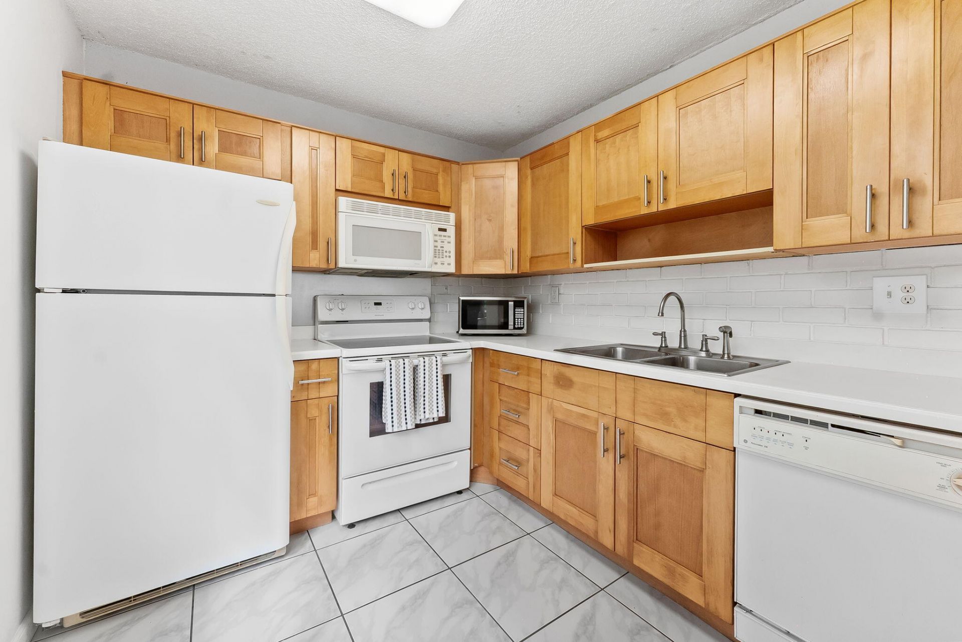 9451 Evergreen Place, Unit 404, Davie, FL 33324 Photo