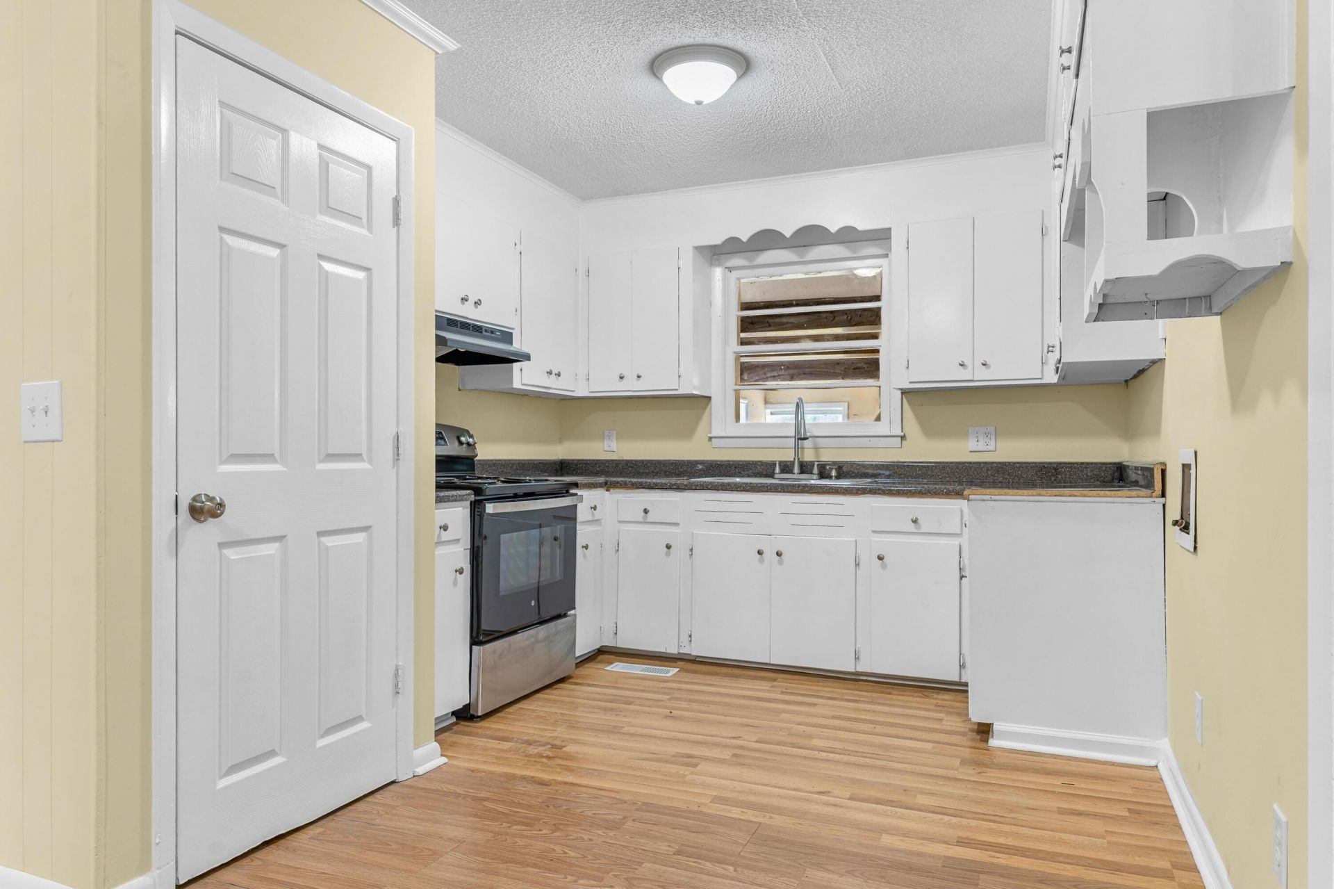 1136 Lakeshore Drive Photo 15