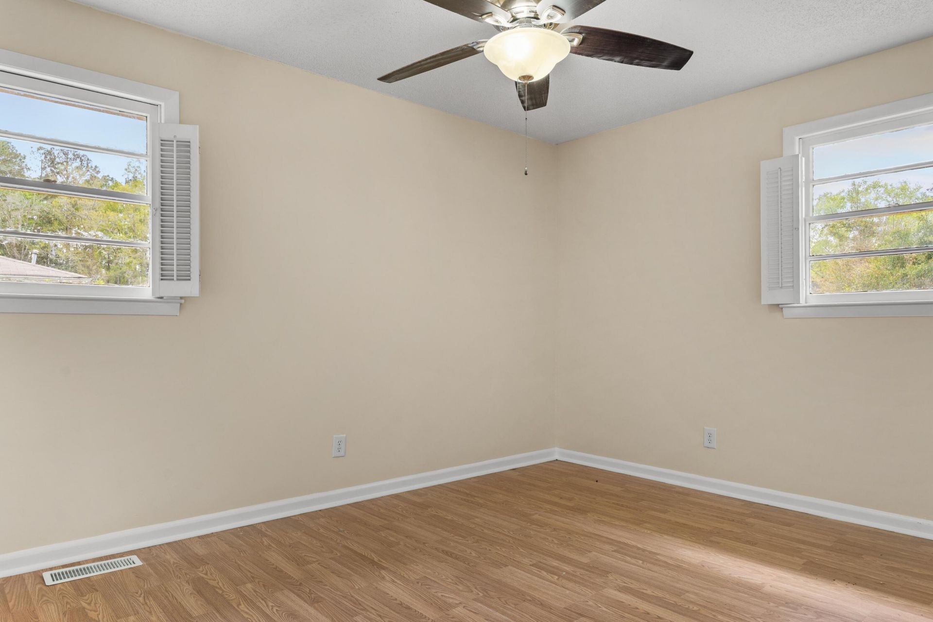 1136 Lakeshore Drive Photo 17