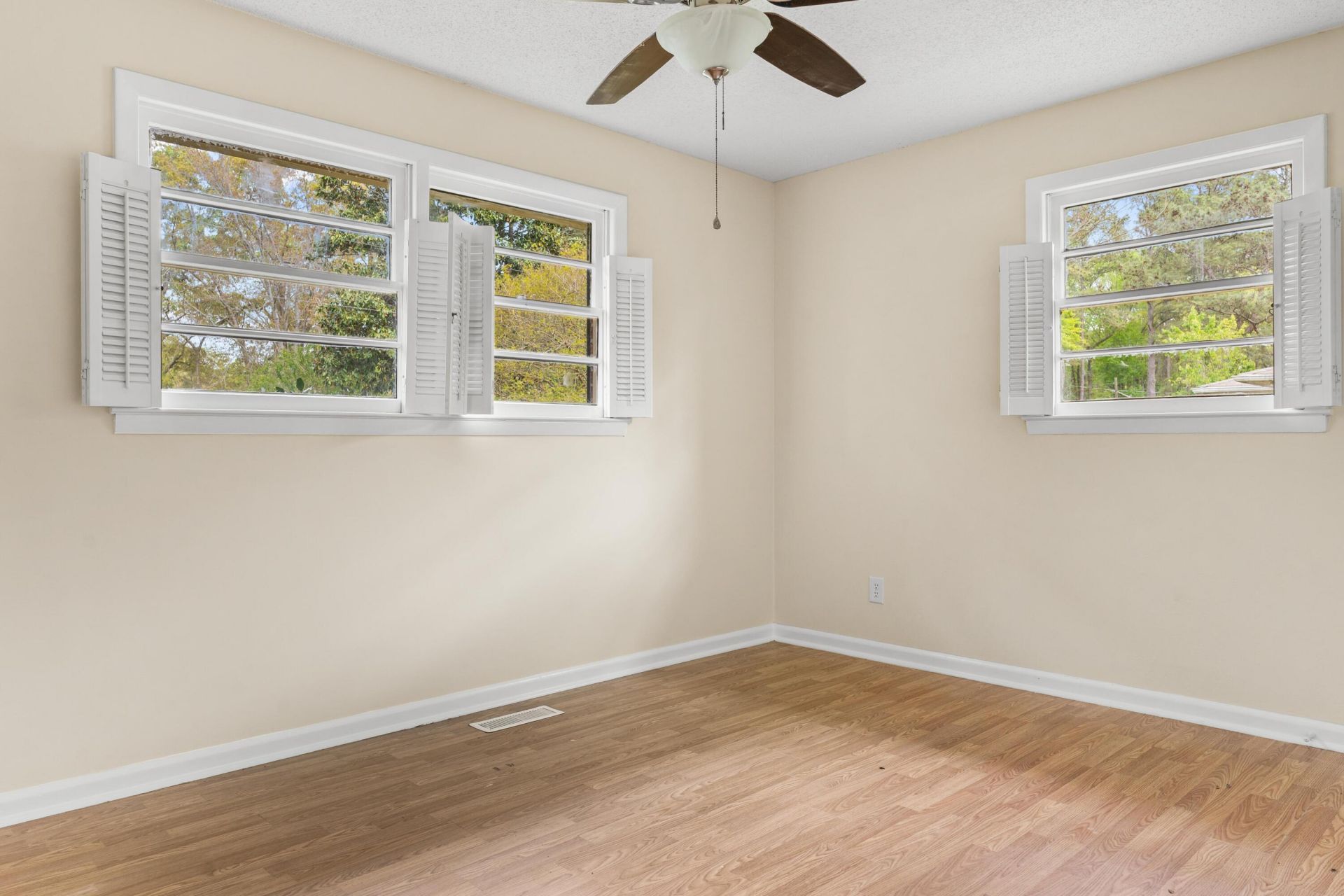 1136 Lakeshore Drive Photo 18