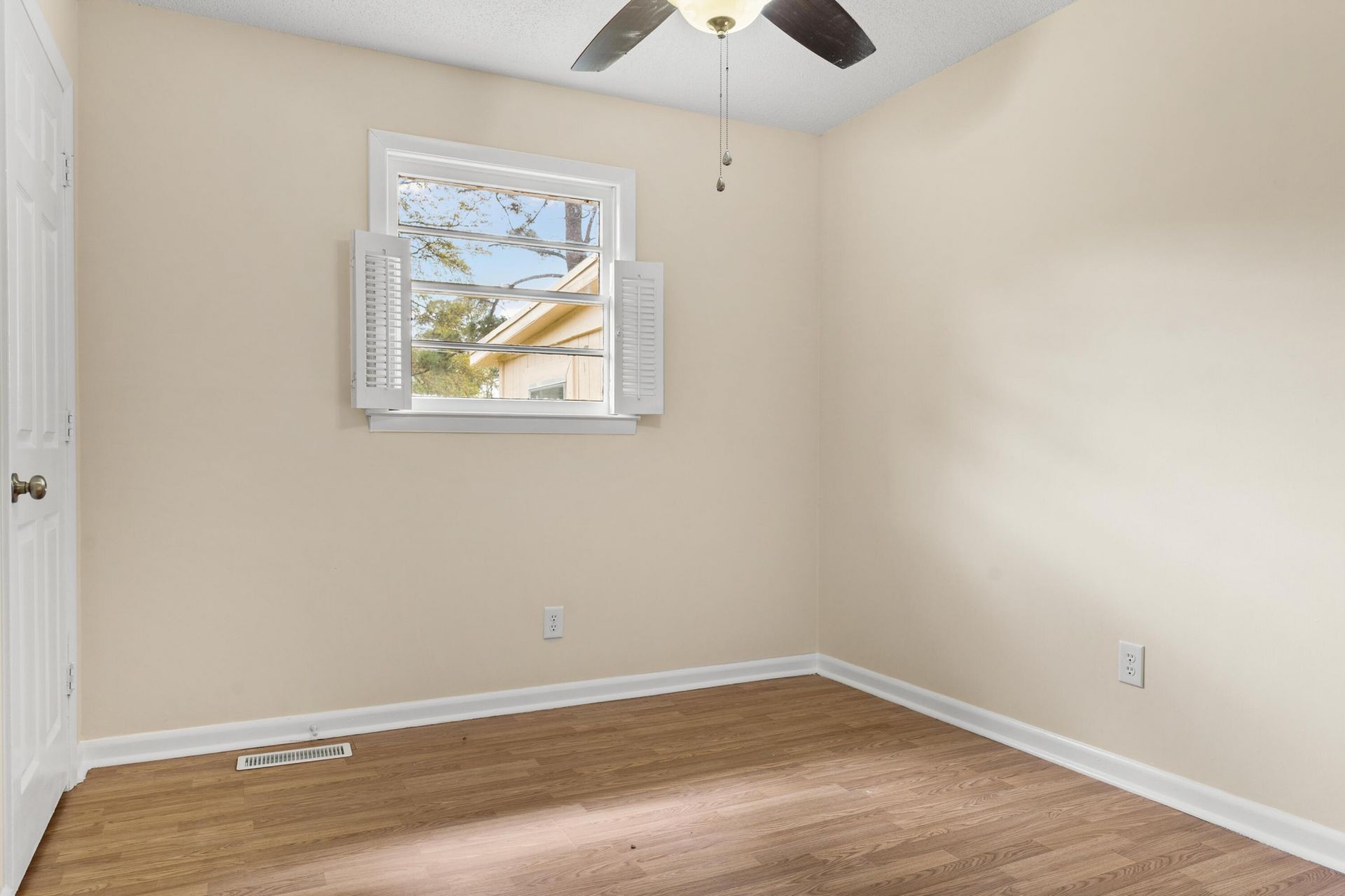 1136 Lakeshore Drive Photo 23