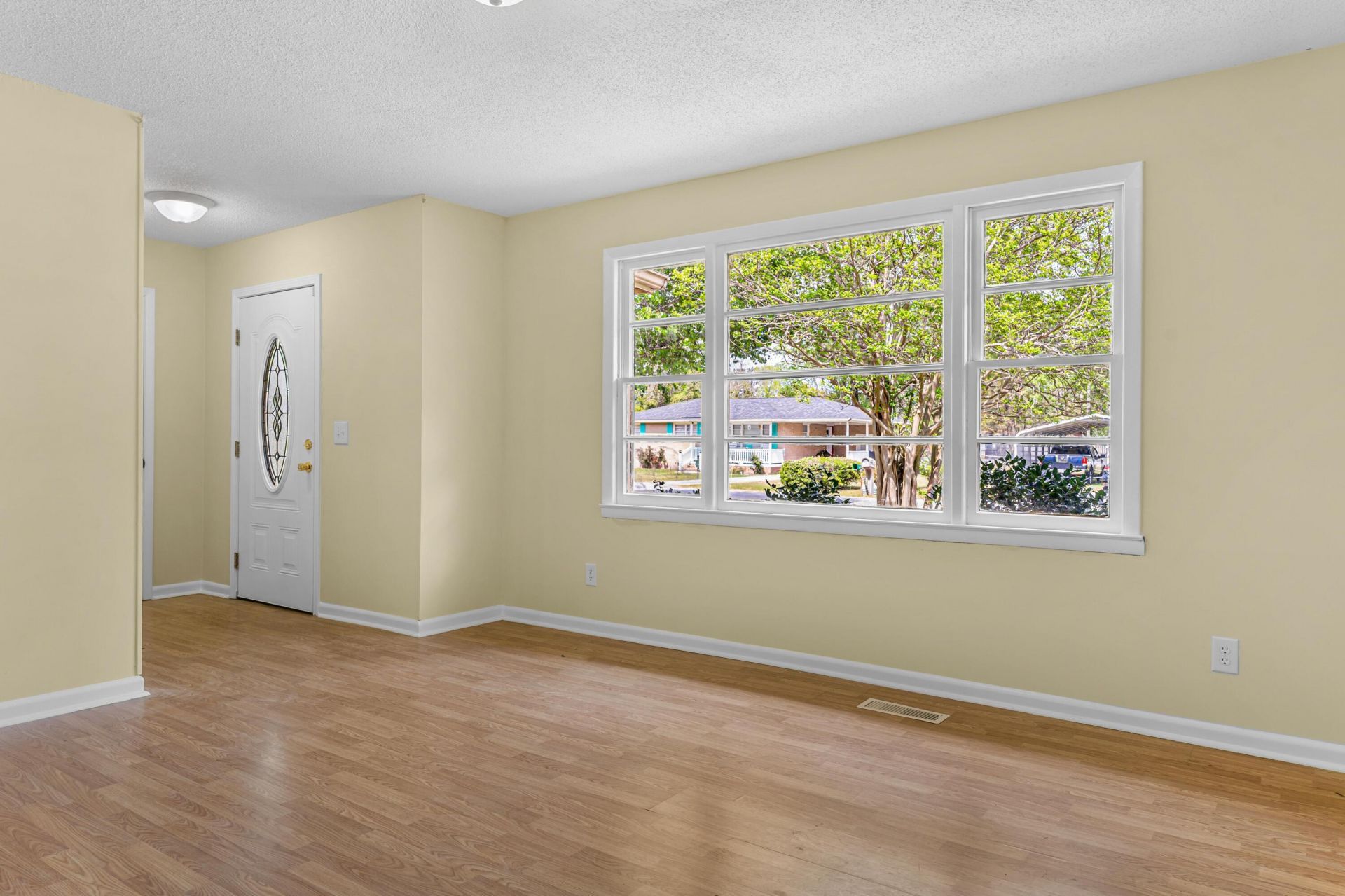 1136 Lakeshore Drive Photo 4