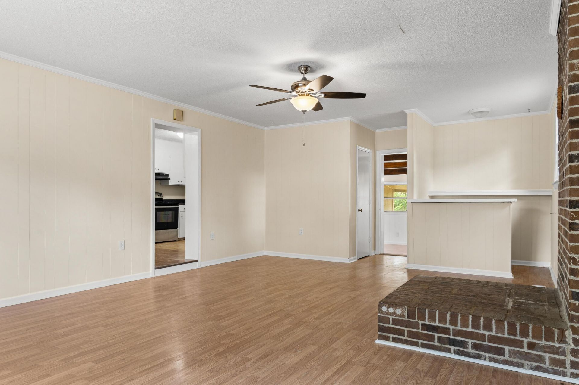 1136 Lakeshore Drive Photo 8