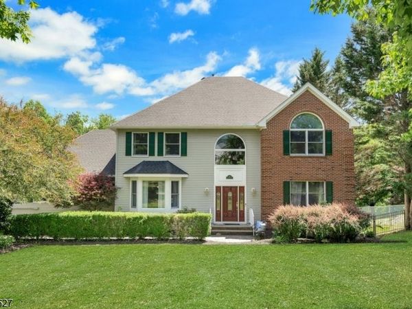 55 Delaware Ave, Long Hill, NJ 07980