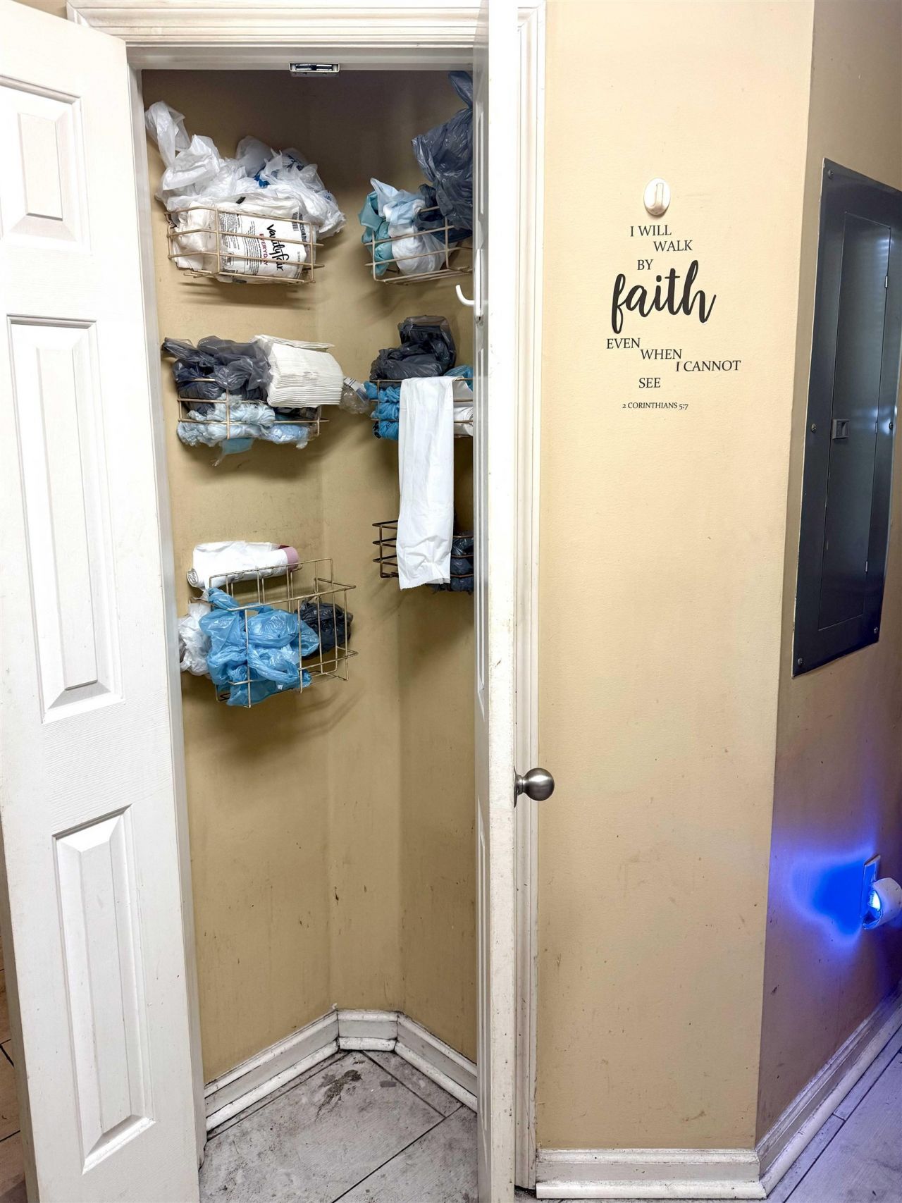 453 Red River Ct. Photo 5