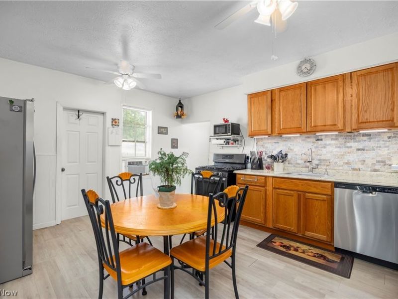 1365 East Avenue , Elyria, OH 44035 Photo 22