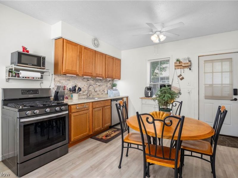 1365 East Avenue , Elyria, OH 44035 Photo 24