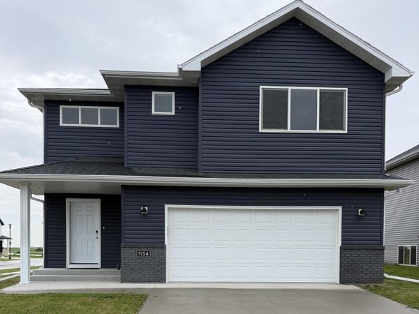 1154 60th Avenue W, West Fargo, ND 58078