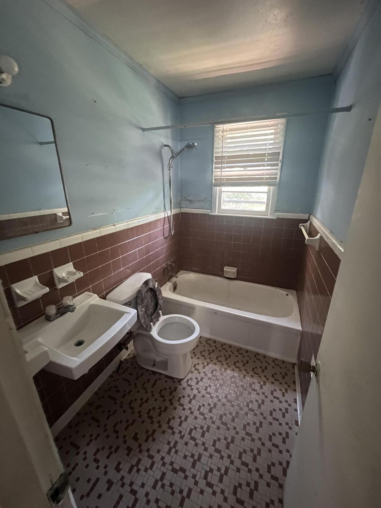 5605 Nelson Street Photo 6