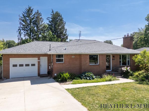3706 Navaho Street SW, Grandville, MI 49418
