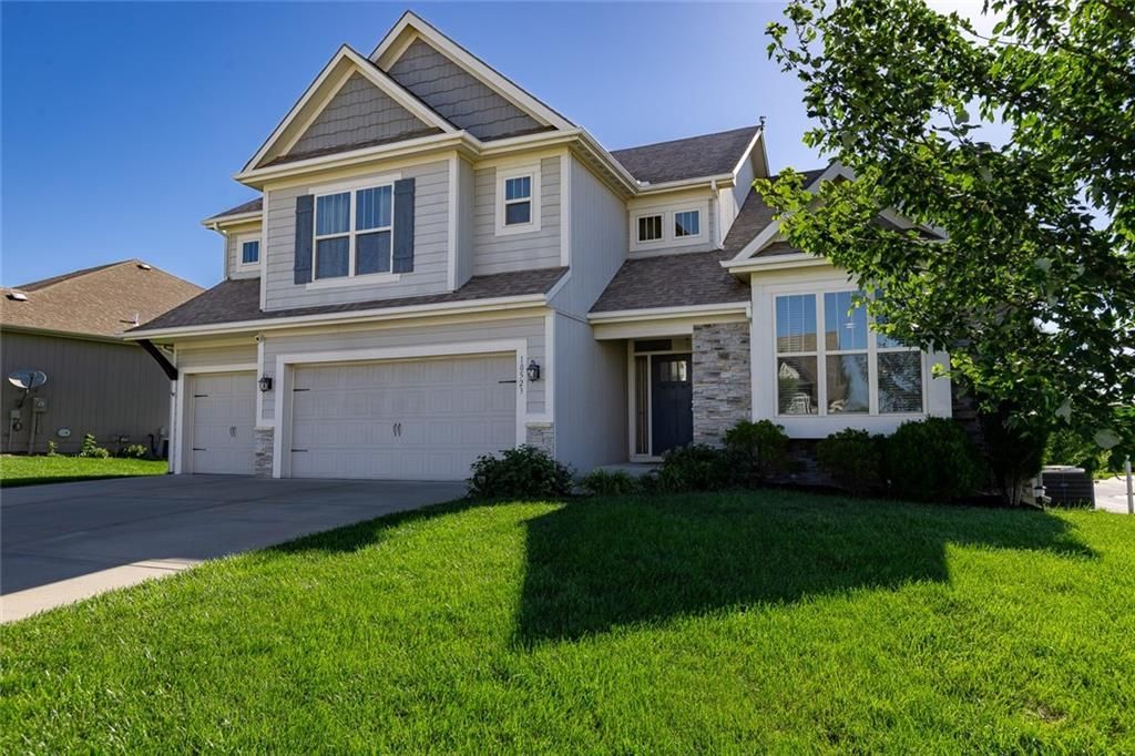 10523 N Randolph Avenue, Kansas City, MO 64157 Main Photo
